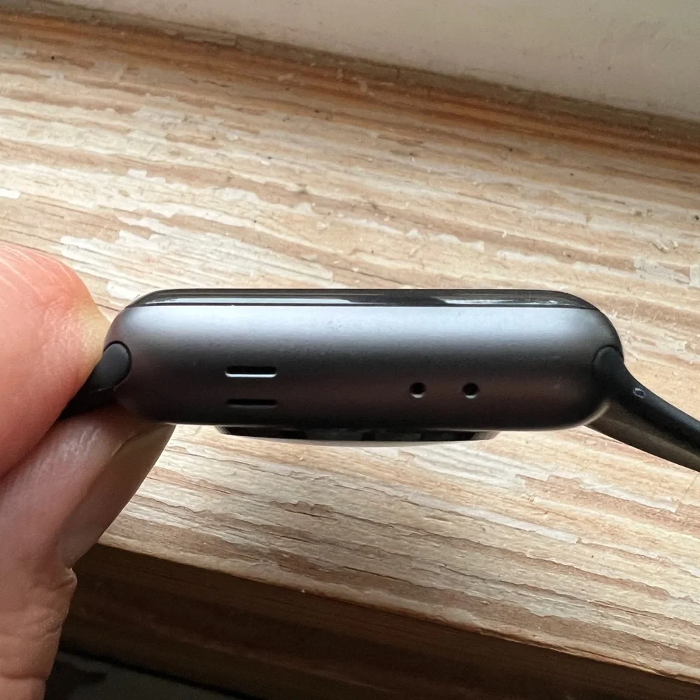 Apple Watch Series 2 42mm Space Grey Aluminum Original Packaging and Acessories - Picture 6 of 7